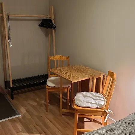 아파트 Newly Renovated With Separate Entrance