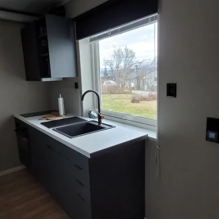 Newly Renovated With Separate Entrance شقة