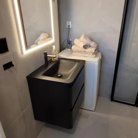 Newly Renovated With Separate Entrance * Tromsø