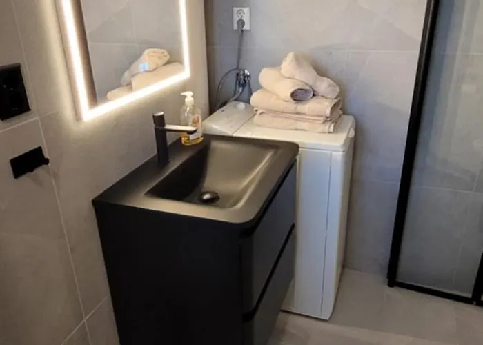 Newly Renovated With Separate Entrance * Tromsø