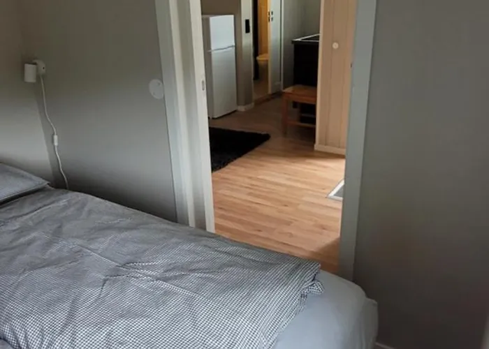Lägenhet Newly Renovated With Separate Entrance *